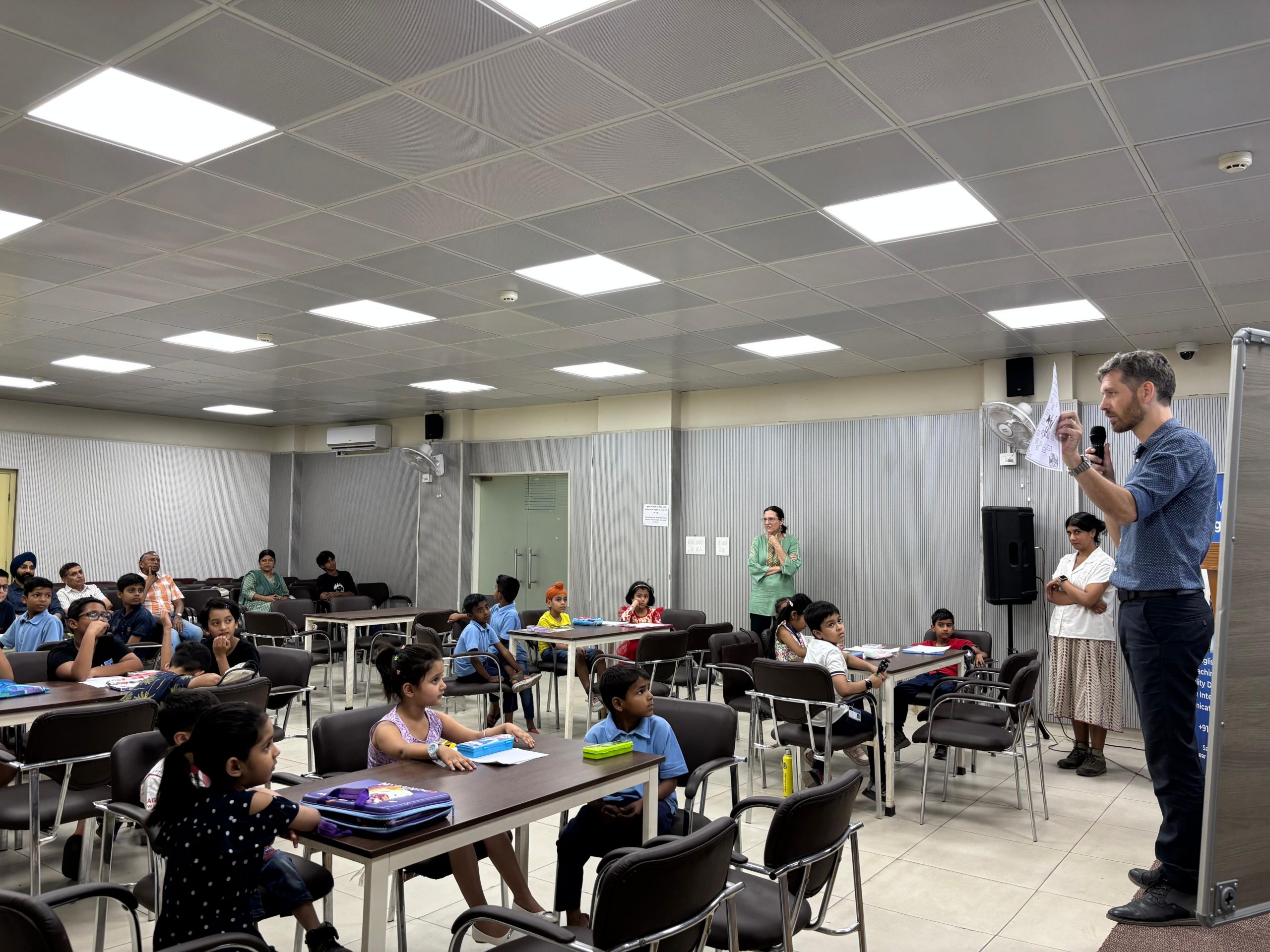 दून पुस्तकालय में बच्चों के संग कहानी वाचन का सत्र