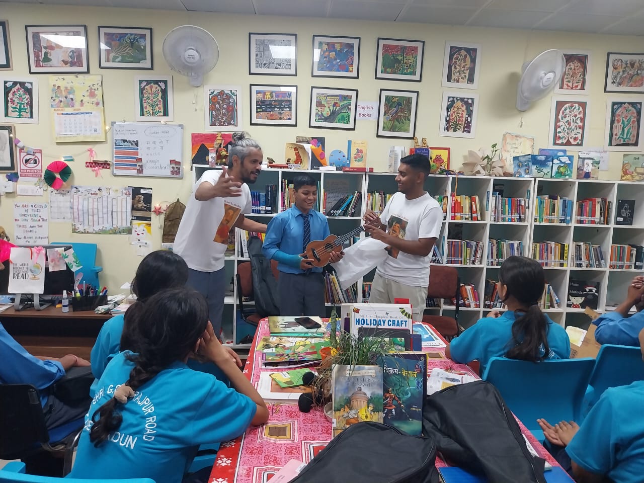 दून लाइब्रेरी एवं रिसर्च सेंटर में युकुलेले कार्यशाला