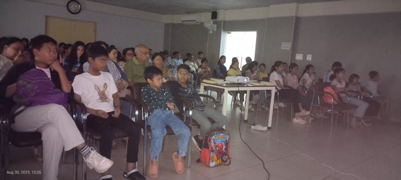 दून पुस्तकालय एवं शोध केंद्र के बाल प्रभाग ने बच्चों को दिखाई हैरी पॉटर फ़िल्म