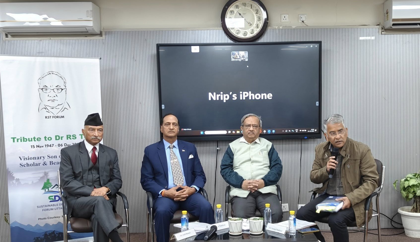 दून पुस्तकालय में अंतरराष्ट्रीय पर्वत दिवस पर हुआ पलायन, शिक्षा और सांस्कृति पर मंथन