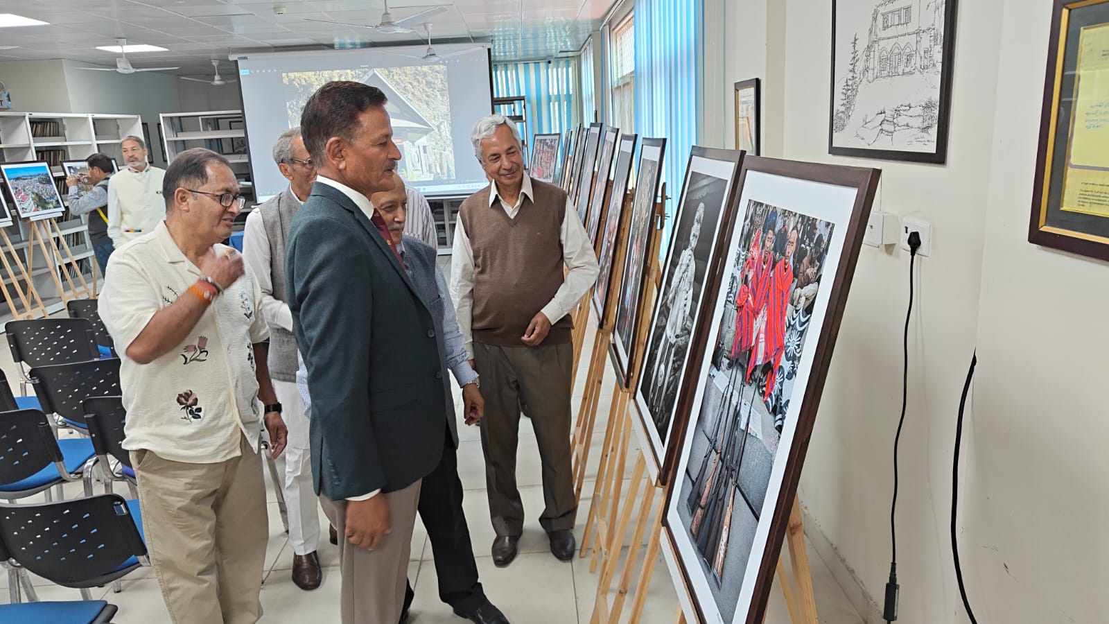 नागालैंड के विविध पहलुओं पर केन्द्रित छाया चित्रों की प्रदर्शनी का शुभारम्भ दून पुस्तकालय में