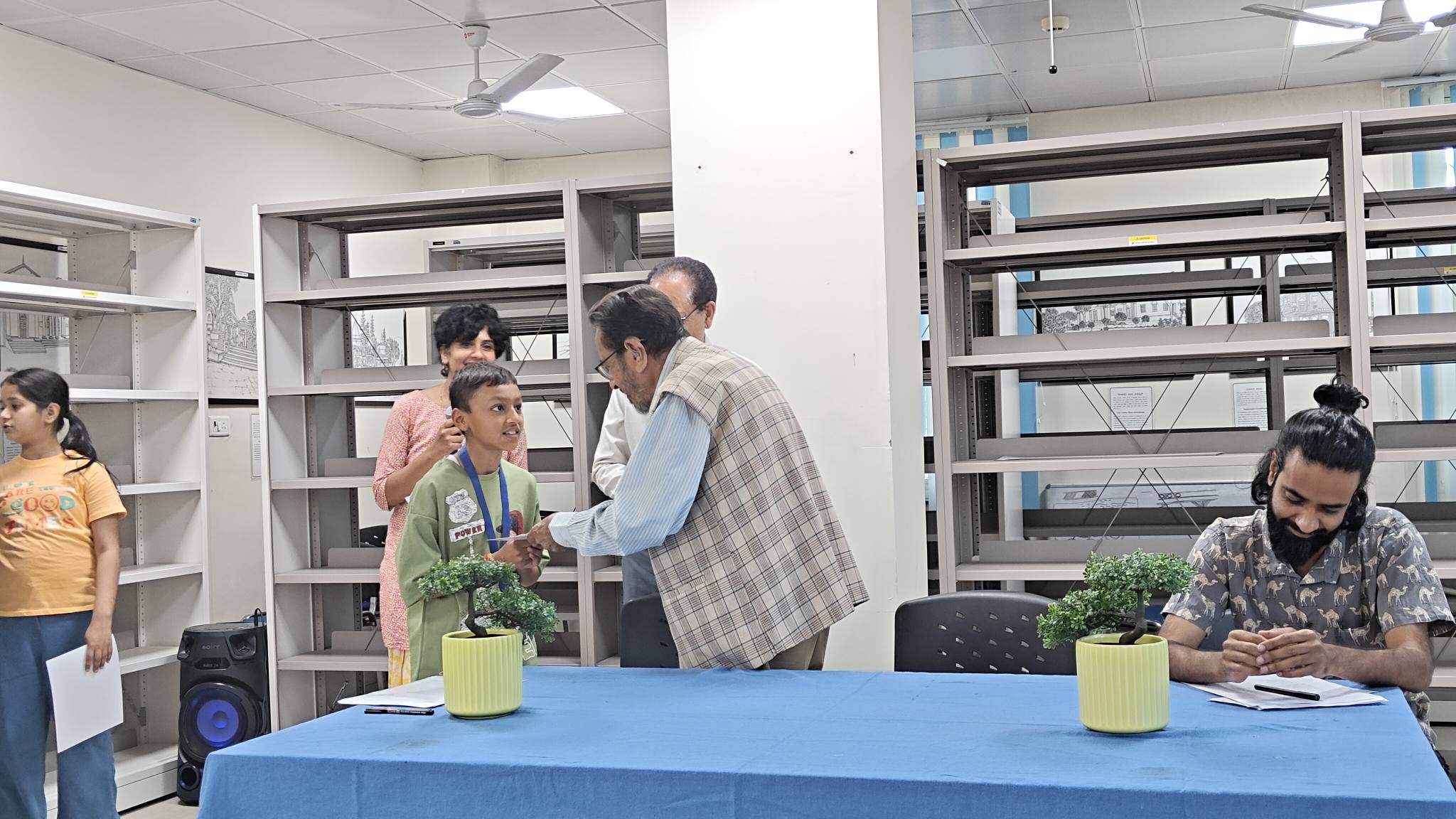 दून लाइब्रेरी में जर्मन भाषा कक्षा का विधिवत समापन