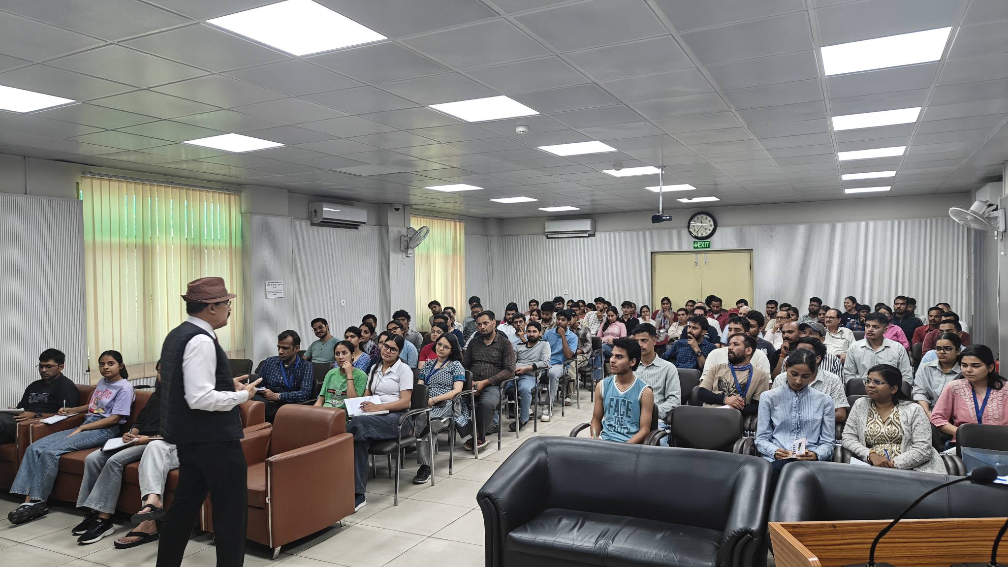 युवाओं को प्रतियोगिताओं में सफलता प्राप्त करने के सूत्रों पर व्याख्यान का आयोजन