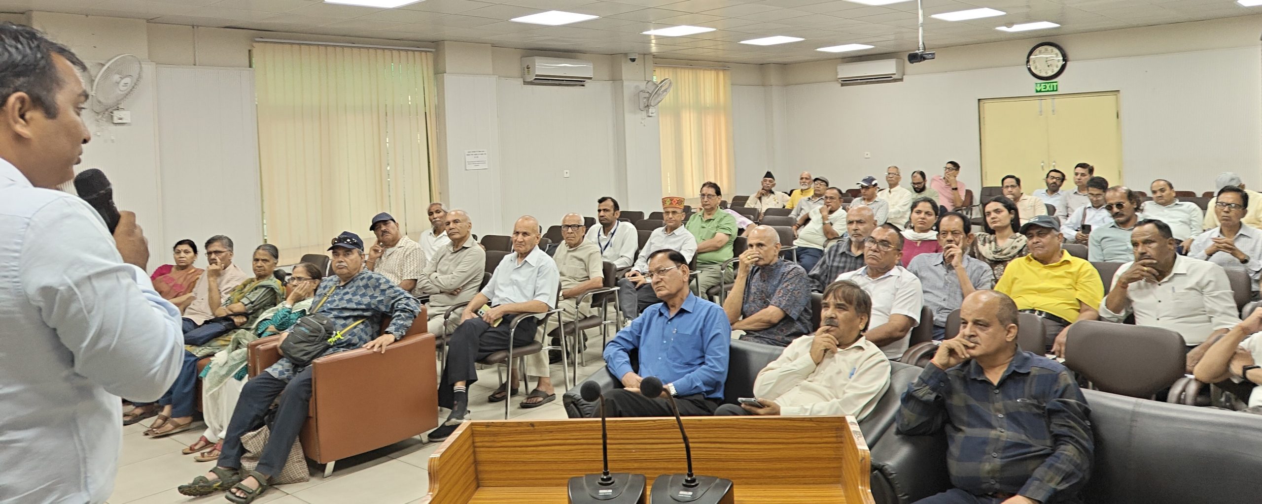 चार धाम यात्रा : बदलता पर्यटन स्वरुप विषय पर सचित्र माध्यम व्याख्यान दून पुस्तकालय में