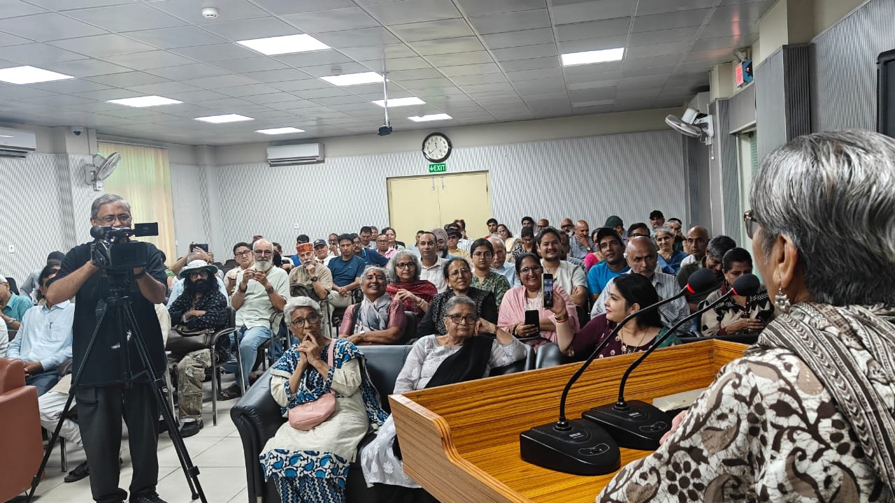 दून पुस्तकालय में कमल जोशी पर आधारित डॉक्यूमेंट्री ‘आवारगी’ का प्रदर्शन कर उनके कार्यों को याद किया गया.