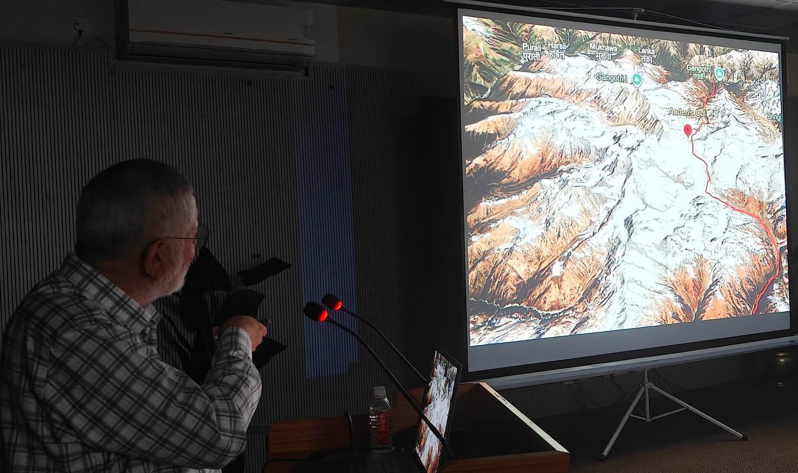 दून पुस्तकालय में सुनील नेहरू ने साझा किए ऑडेन्स कोल आरोहण के रोमांचक अनुभव